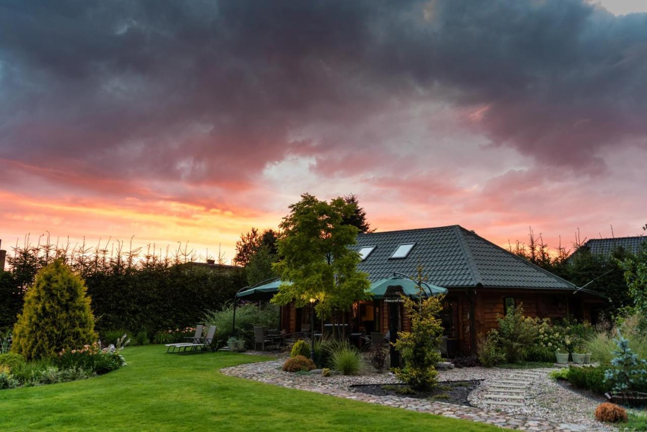 Retrohouse - Wypoczynek Dla Doroslych, B&B เรดา ภายนอก รูปภาพ
